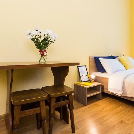 Modern 2Br Apartment In Central Liov Exterior foto