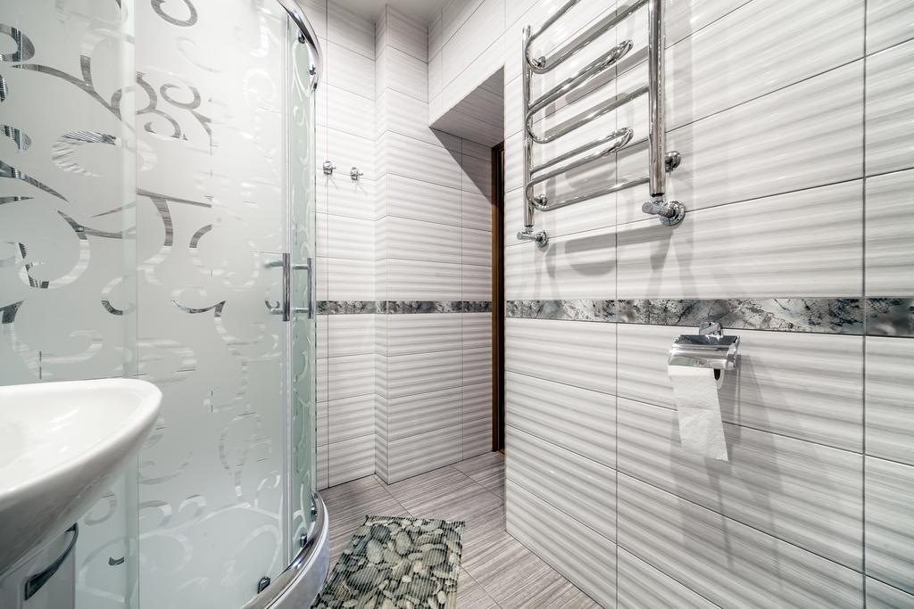 Modern 2Br Apartment In Central Liov Exterior foto