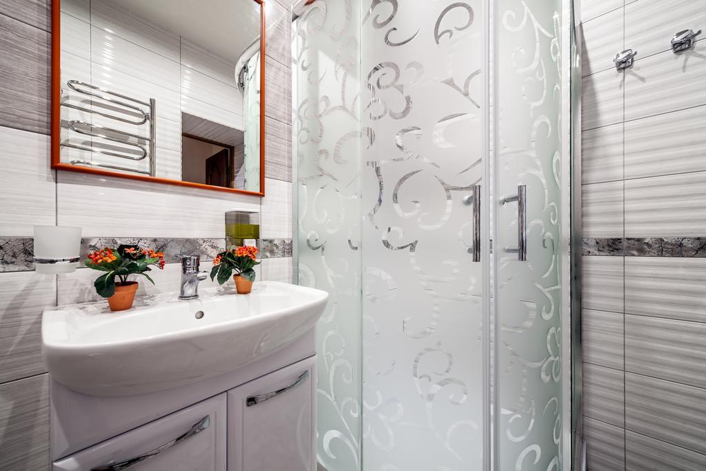 Modern 2Br Apartment In Central Liov Exterior foto
