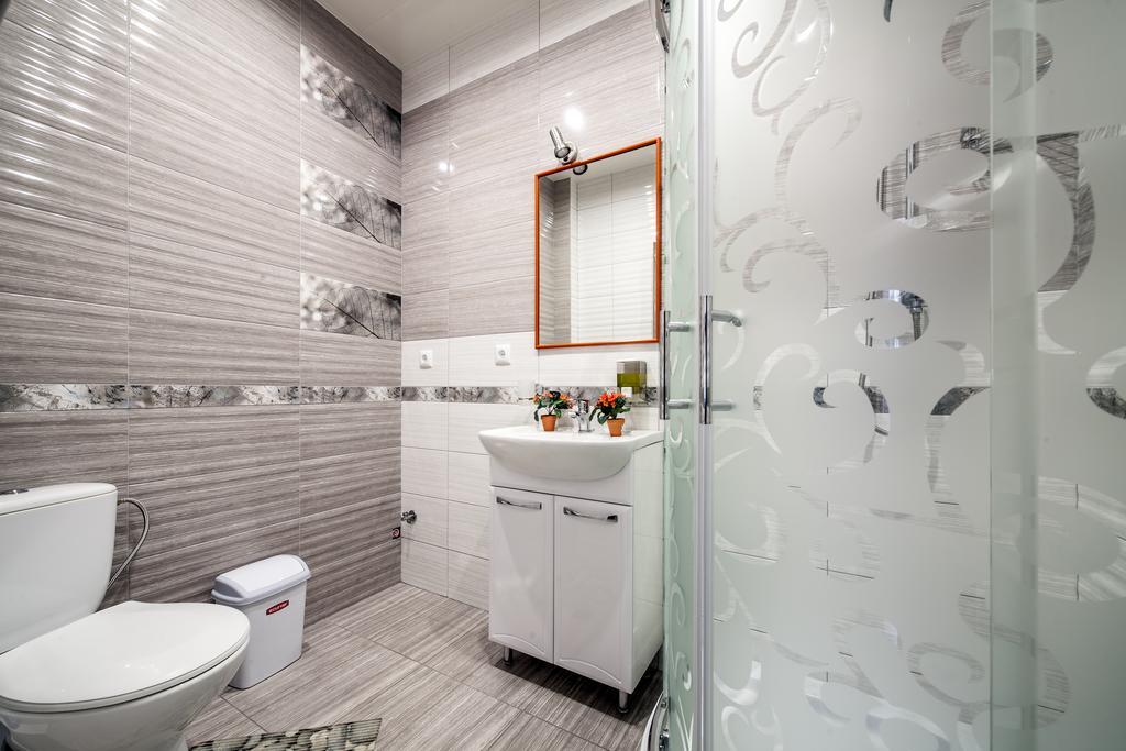 Modern 2Br Apartment In Central Liov Exterior foto